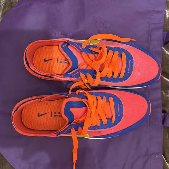 Nike - Picture 4 of 8